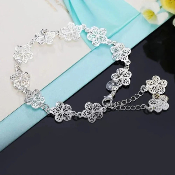 925 Sterling Silver Flat Flower Dangle Charm Bracelet - Picture 3 of 4